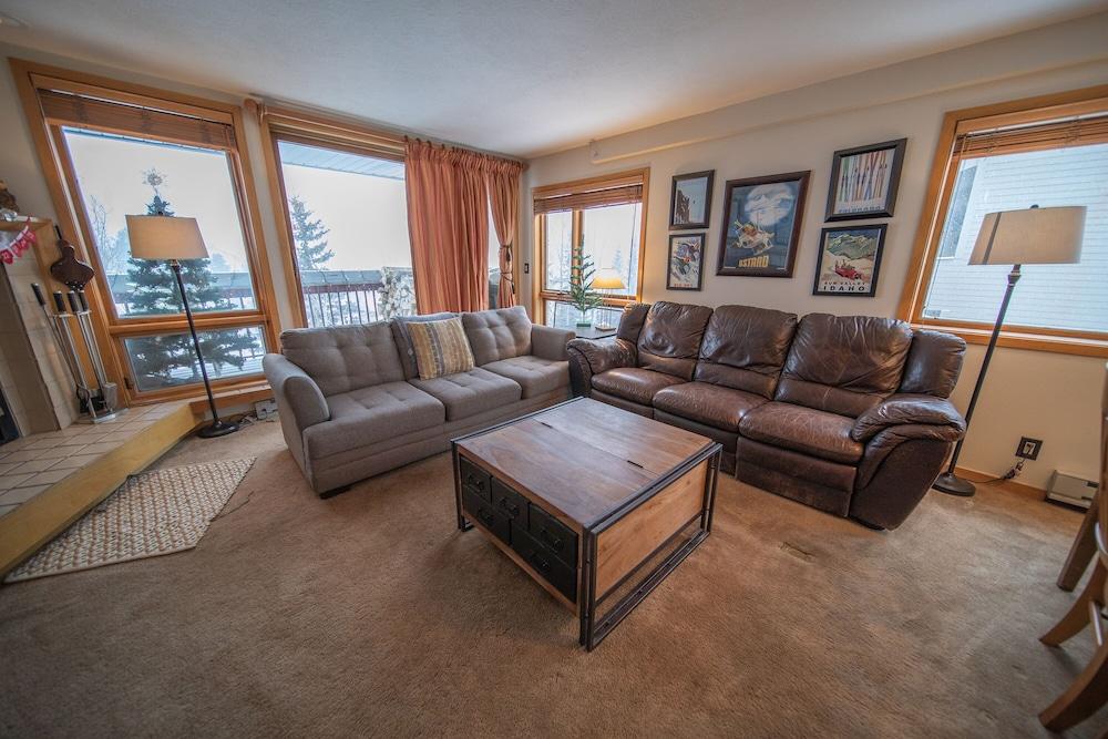 Liftside 309 by SummitCove Vacation Lodging