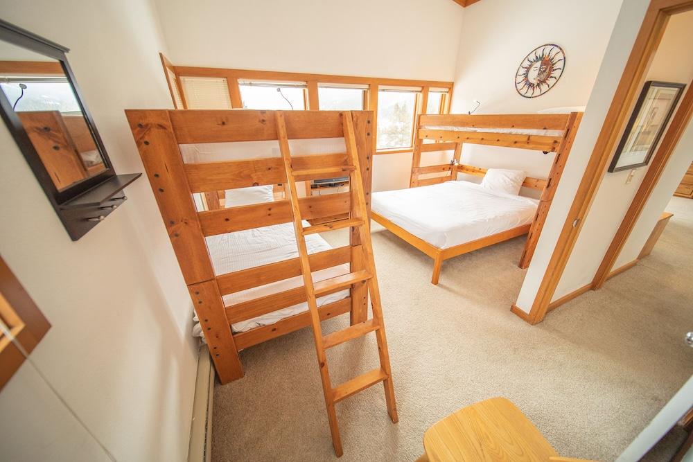 Tennis Townhomes 1326