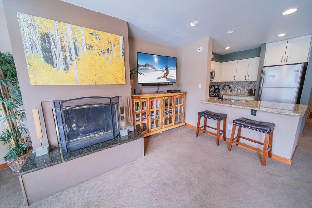 Lakeside 1481 by SummitCove Vacation Lodging