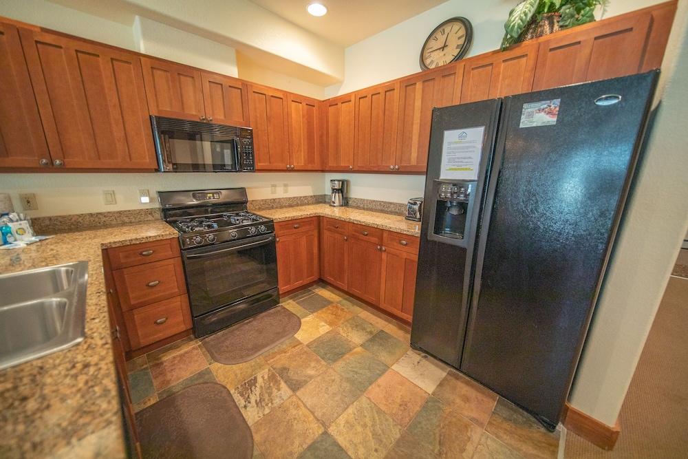 Red Hawk Townhomes 2352