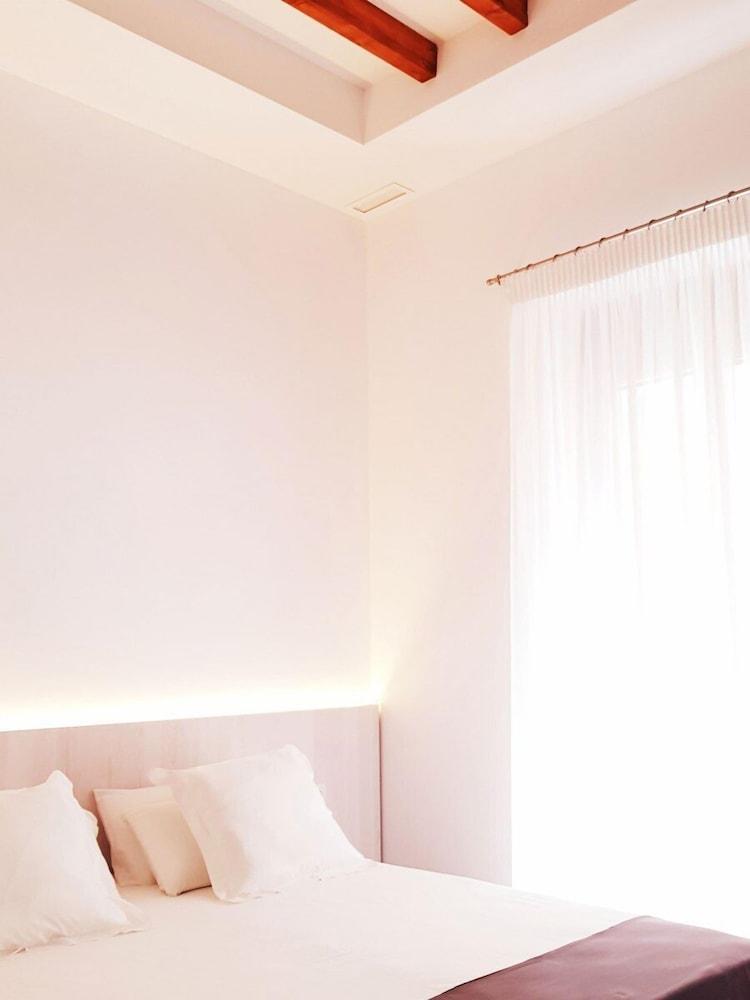 S30 Reina Victoria Suites