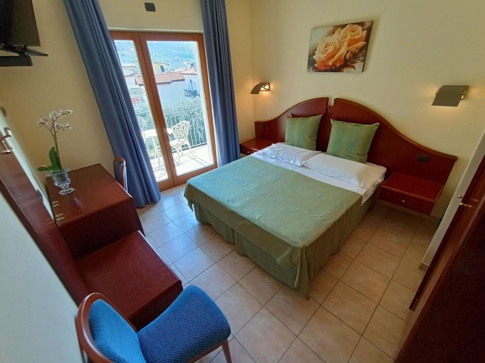 Villa Isabella Hotel & Residence