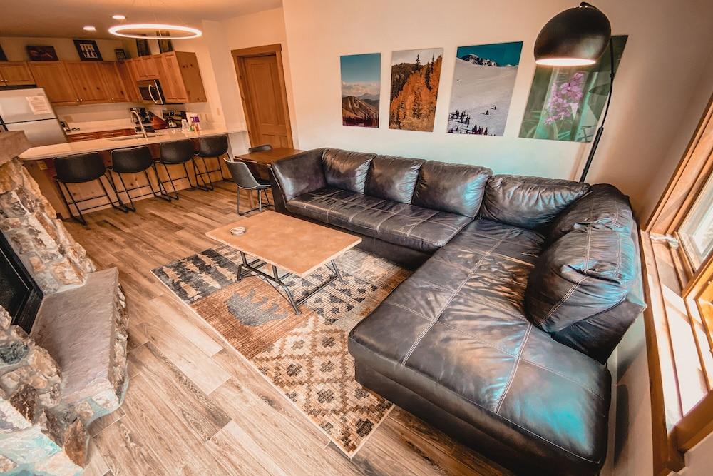 Expedition Station 8607 by SummitCove Vacation Lodging