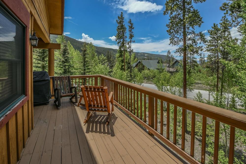 Trappers Crossing 8753