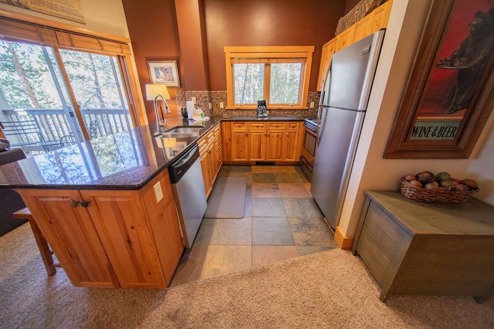 Expedition Station 8568 by SummitCove Vacation Lodging