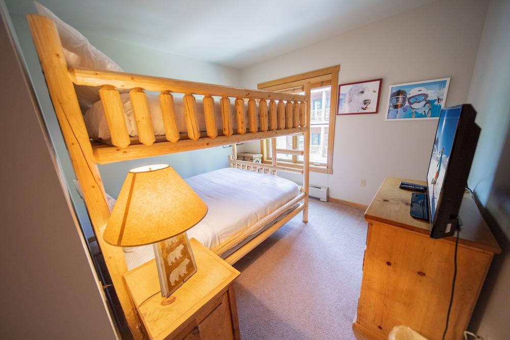 Black Bear 8064 by SummitCove Vacation Lodging