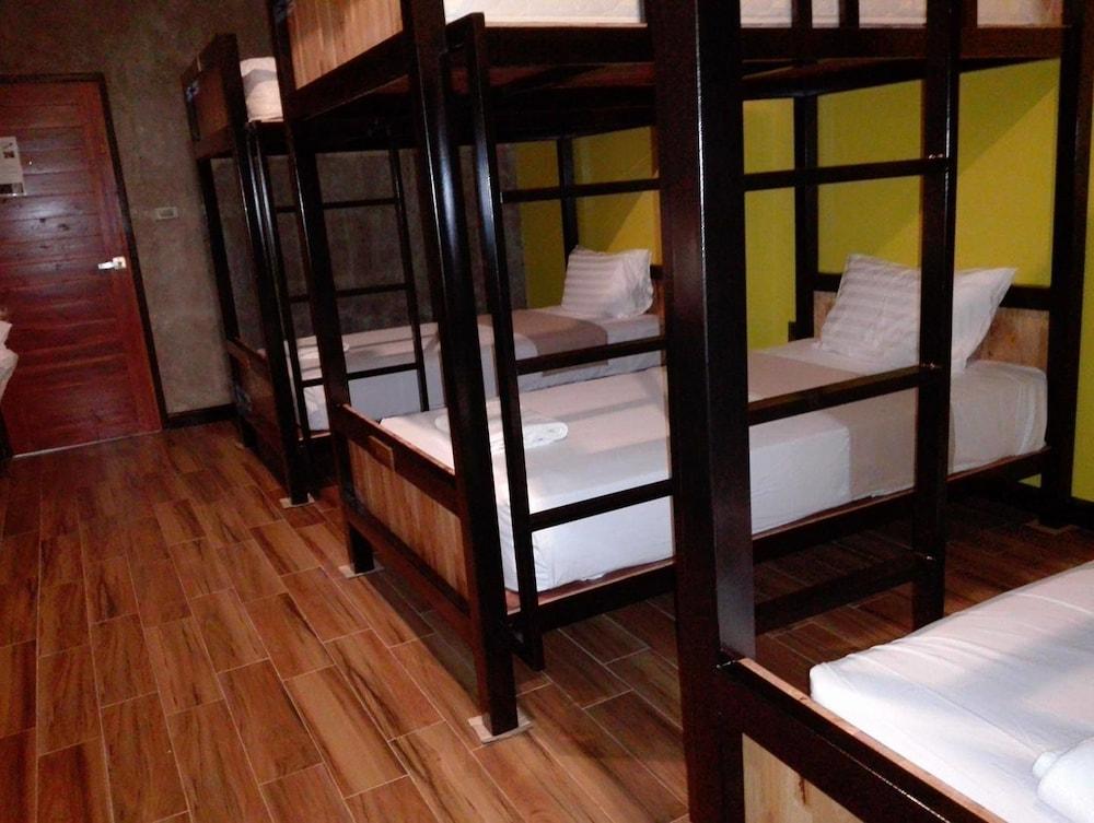 Lanta Chaolay Hostel