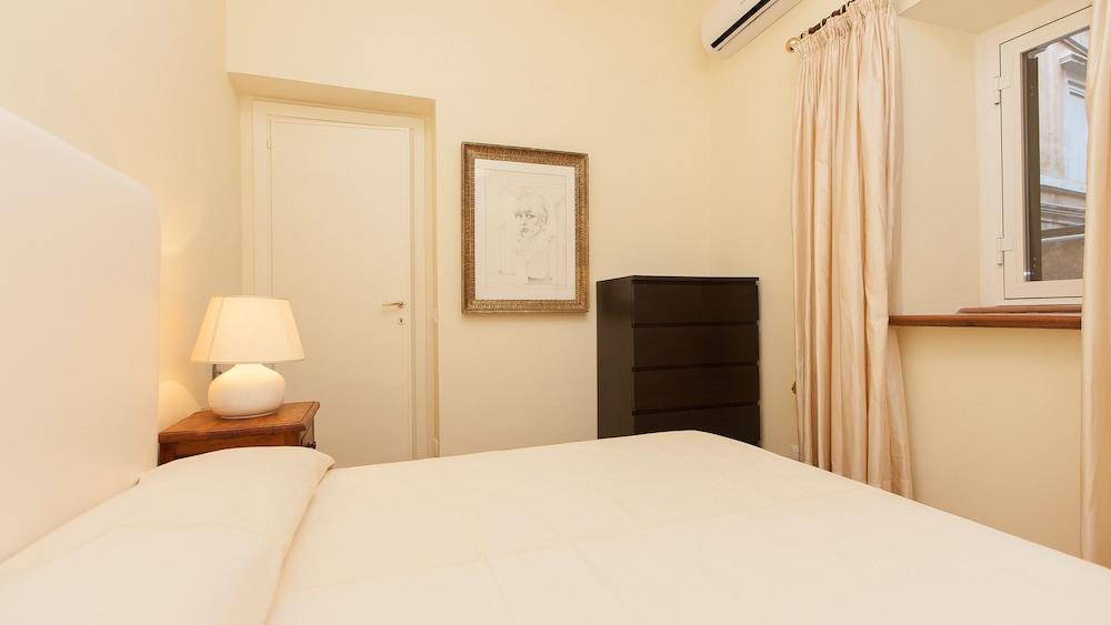 Rental in Rome Rondanini View