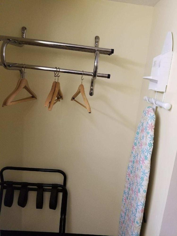 Economy Inn & Suites