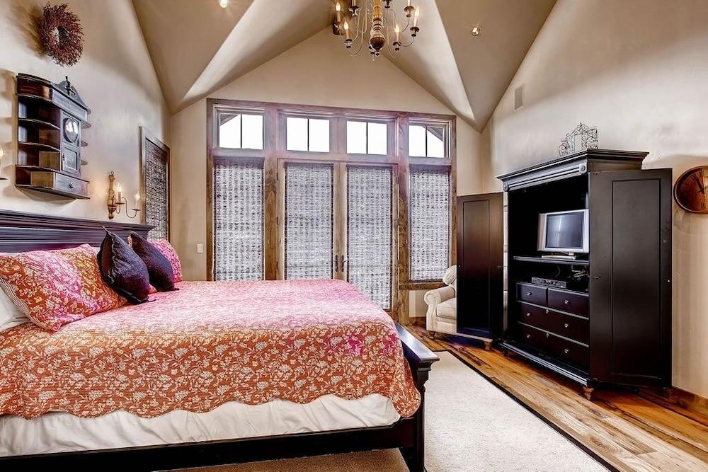 Ski Bridge Lodge - Ski In / Ski Out