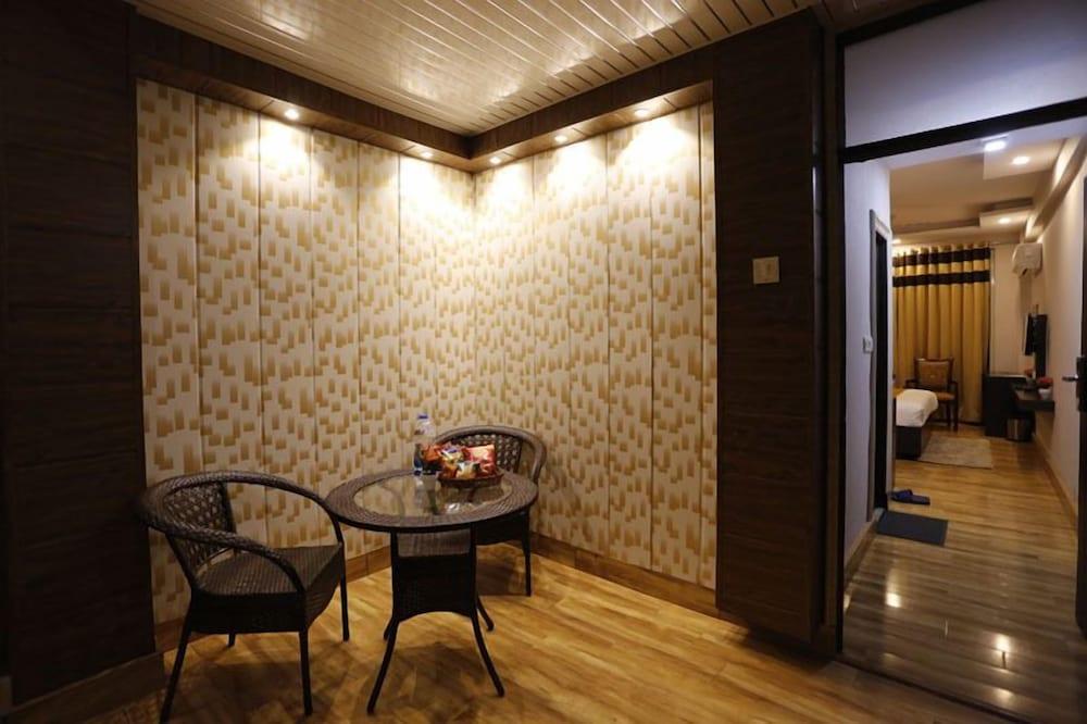 Paradise Ganga - A River Side Hotel