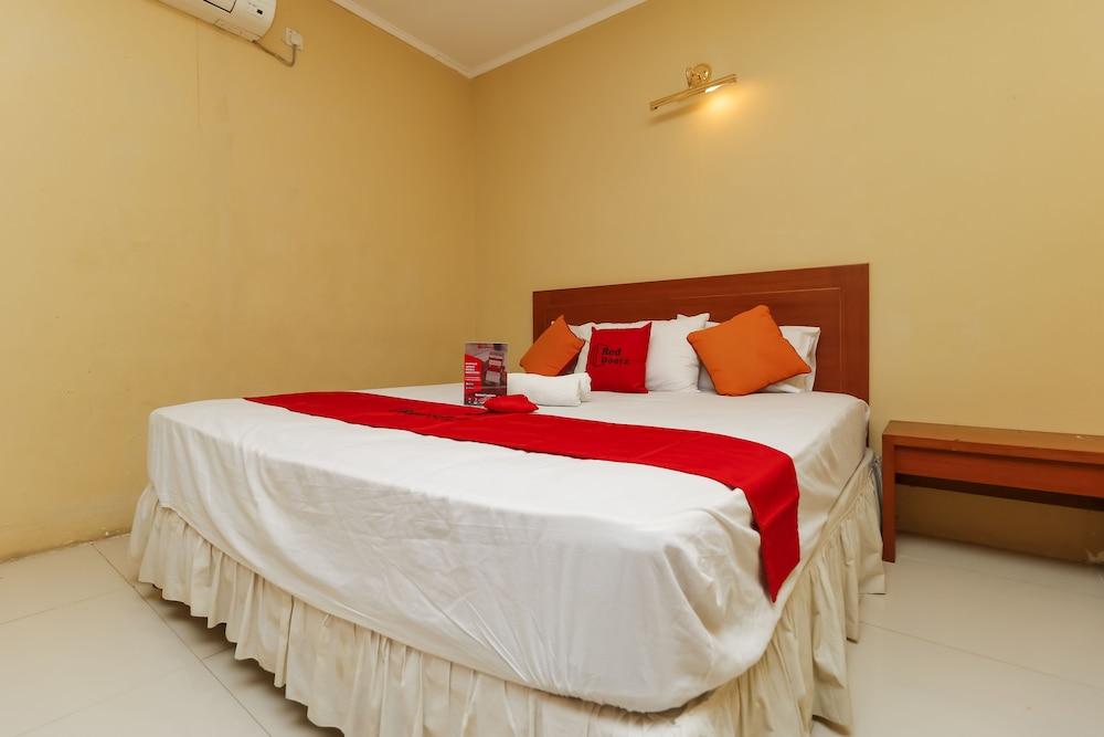 RedDoorz @ Desa Cijulang Sentul