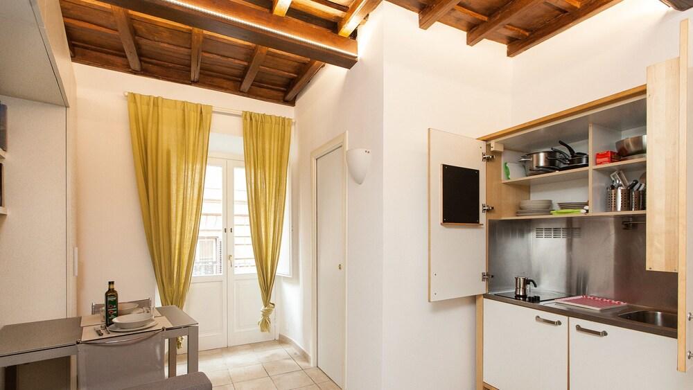 Rental in Rome Arenula Studio