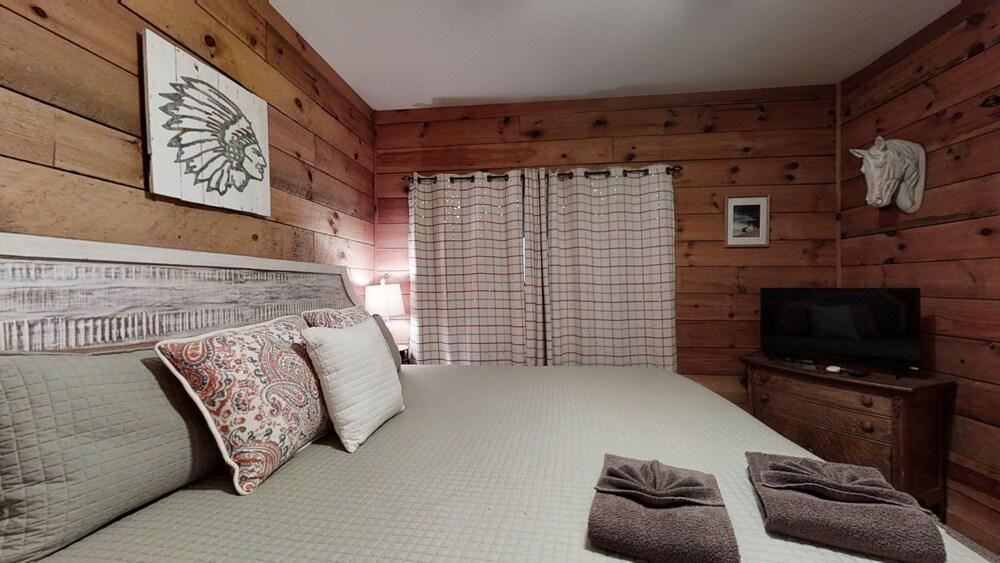 Horsin Around Tennessee