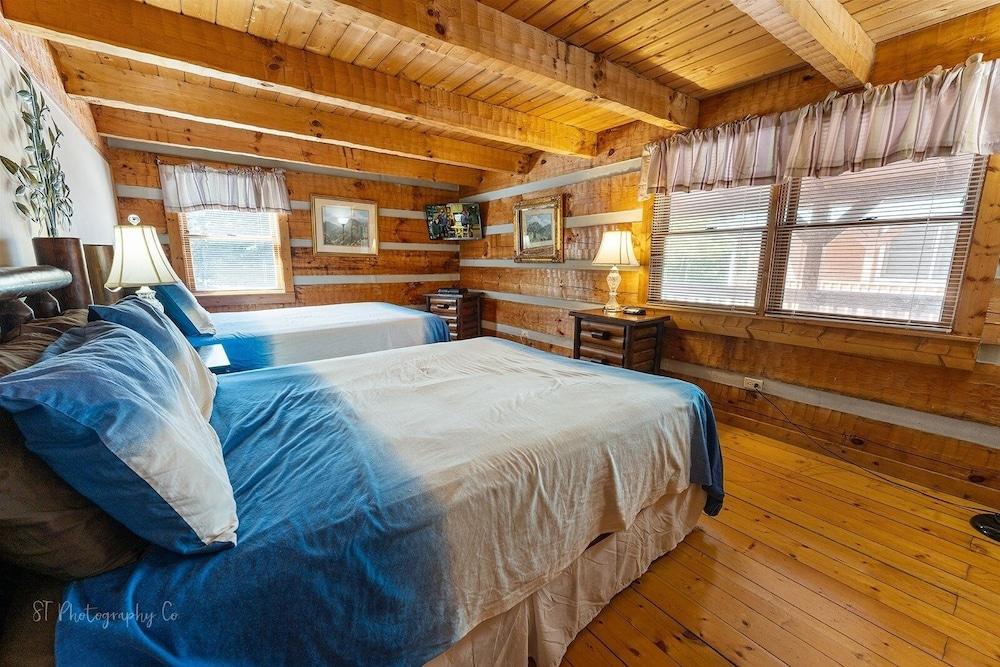 Olde Tyme Way Cabins 3526