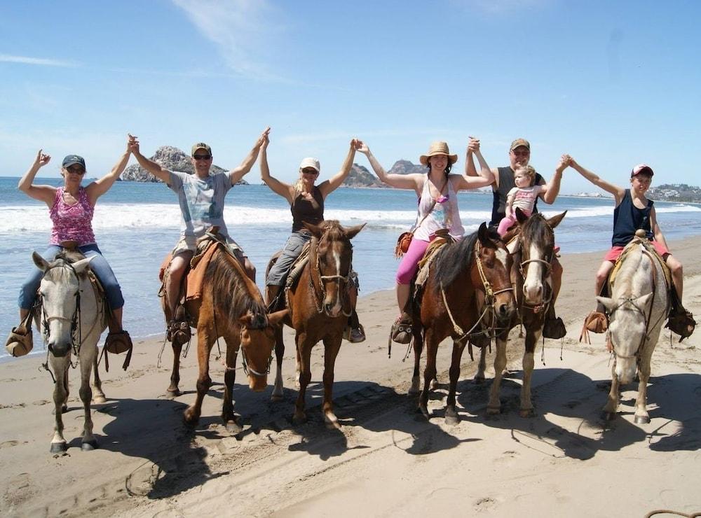 Luxury Beach Side Condo By SAMOTOGO Group