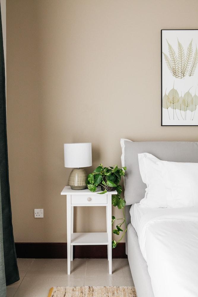 Fantastay - Golden Mile