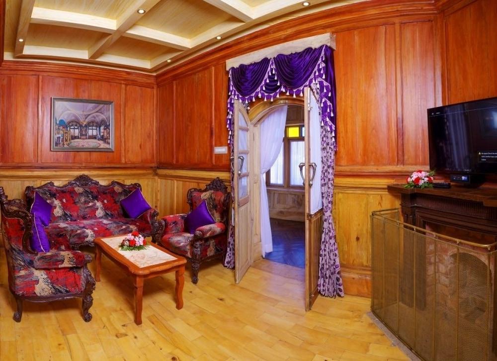 Vinnca West Downs Heritage Resort, Ooty