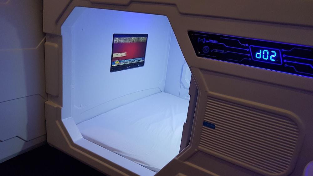 Galaxy Pods at Chinatown