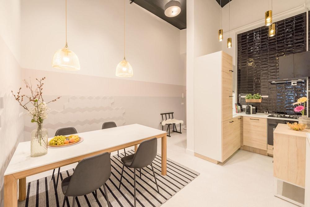 Venus Apartments - Opera