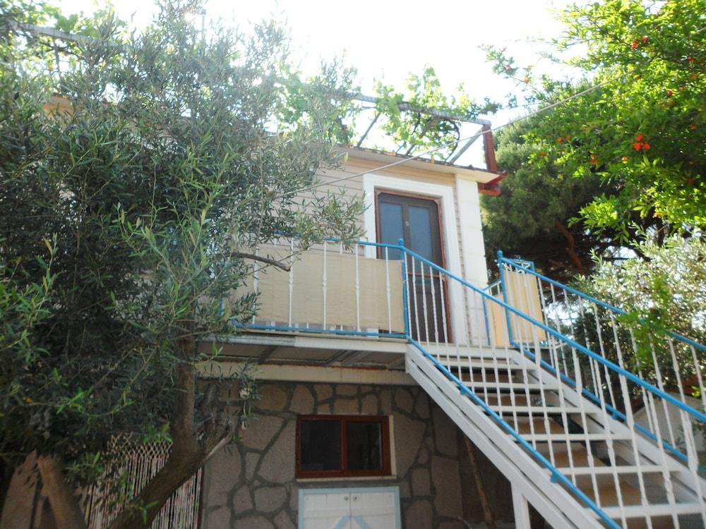 Bergos Liman Konuk Evi