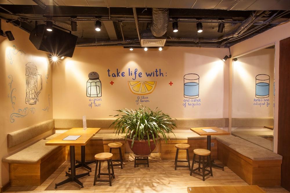 RedDoorz Hostel @ Signature Inn