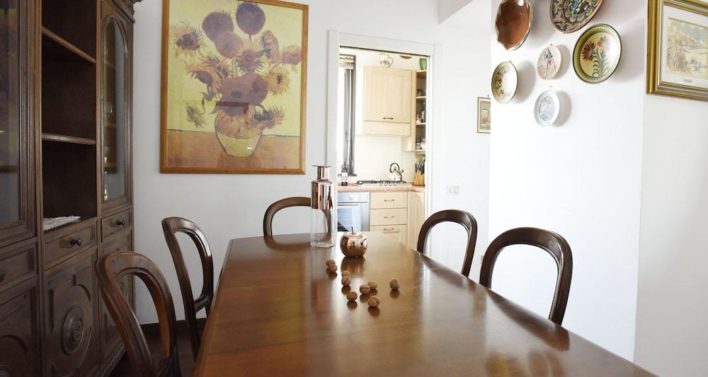 JOIVY Victorian House