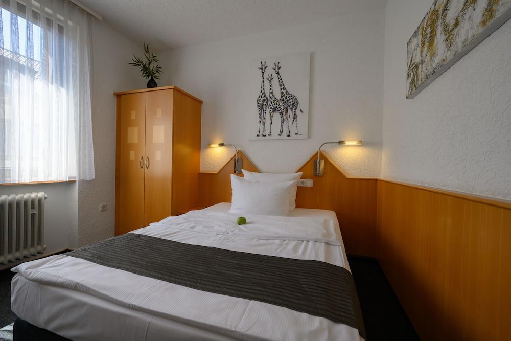 Hotel H.E.Y.M.A.N.N.