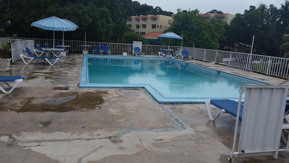 Cool Breeze Beach Studio