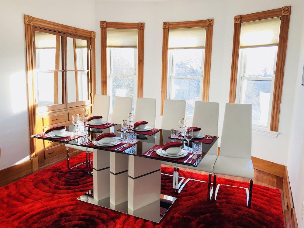 Boston Lodge and Suites