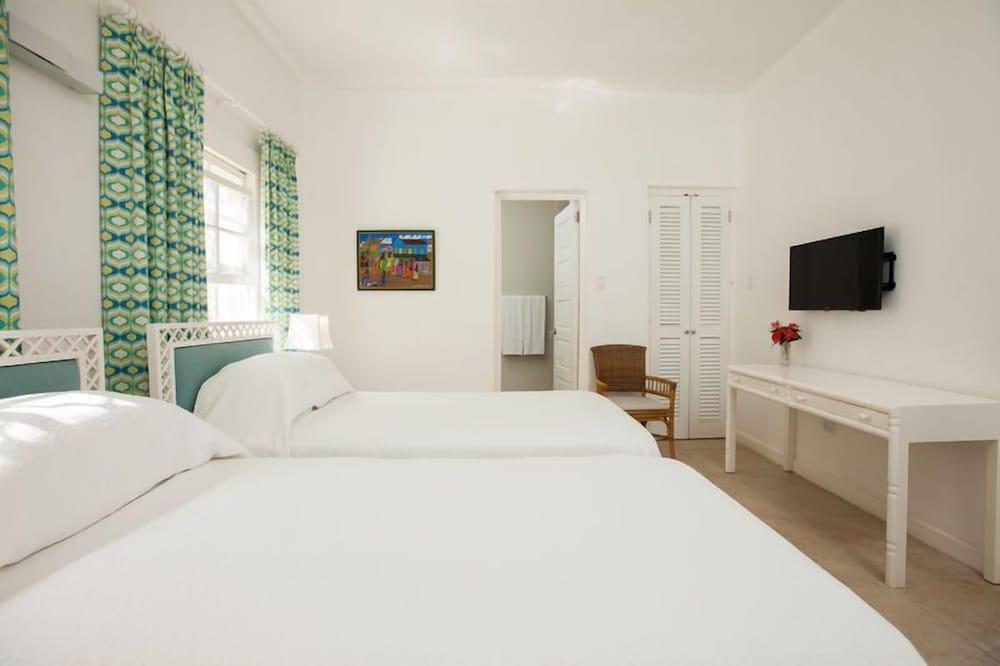 Wag Water Villa, Ocho Rios 3BR