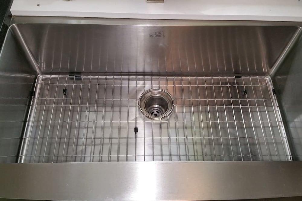 Modern Smart Townhouse Walk Downtown