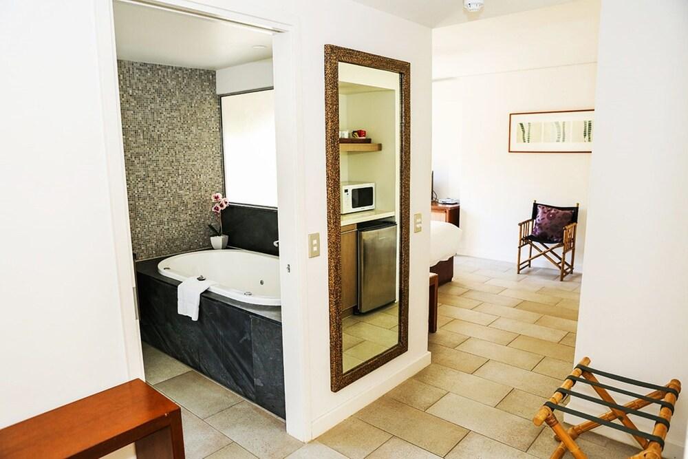 Temple 312 Newly Refurbished Studio