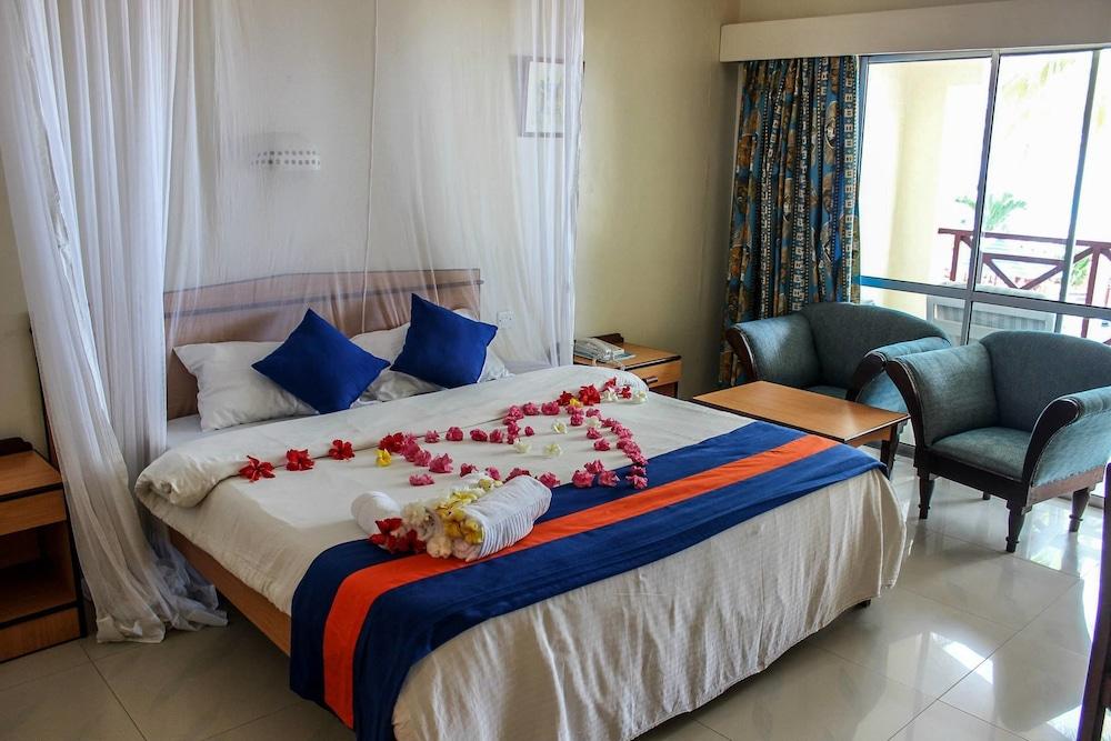 Sai Rock Beach Hotel & Spa