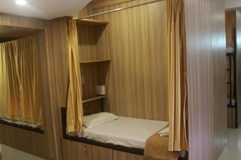 Golden Dormitory - Hostel