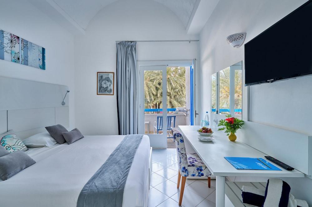 Hari Club Beach Resort