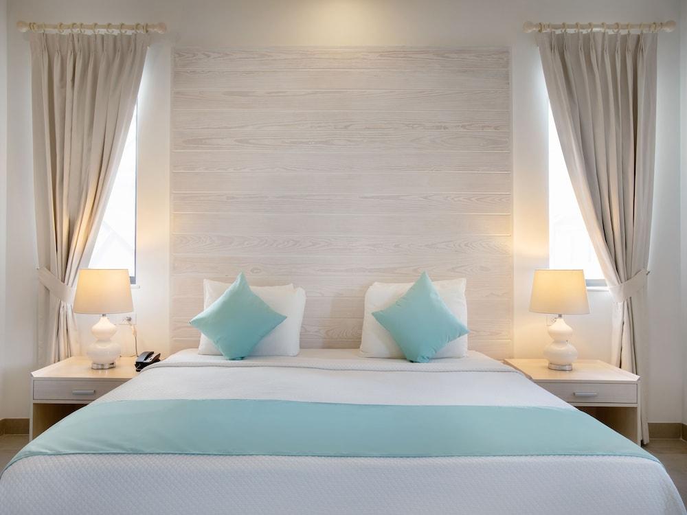 Villas & Suites at Beach View