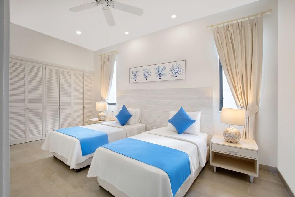 Villas & Suites at Beach View