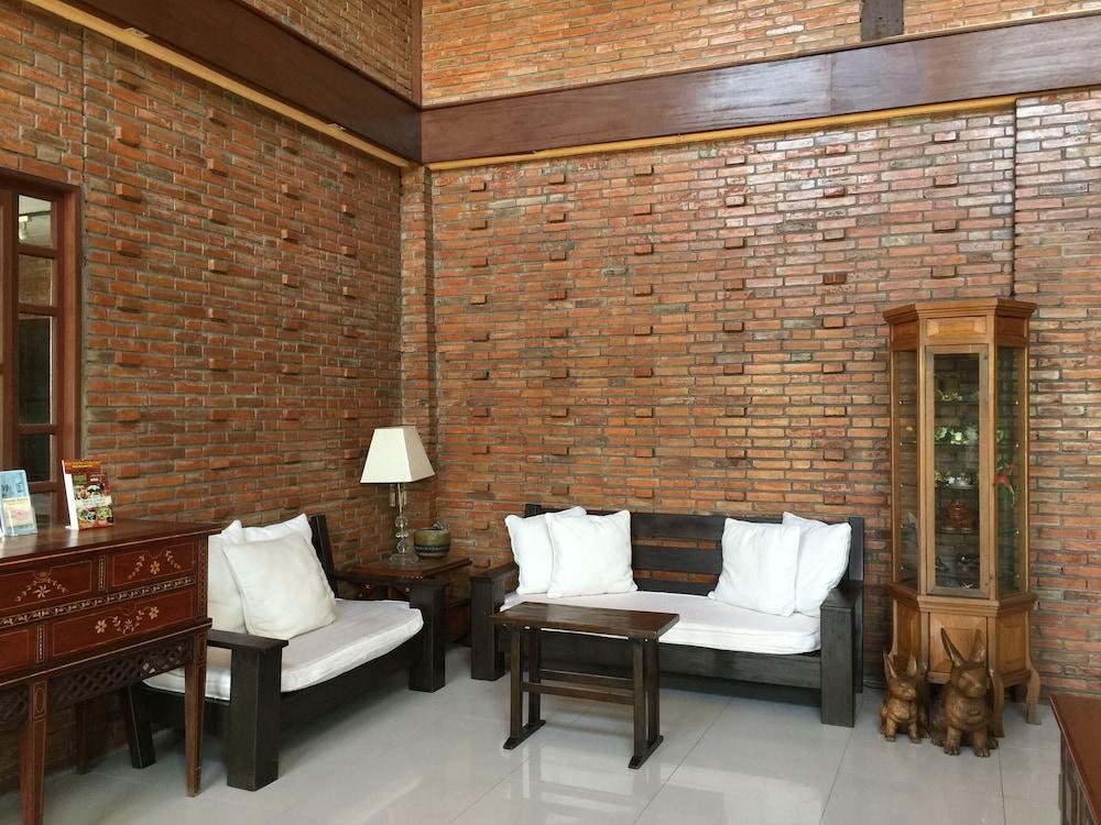 Mango Valley Hotel 1