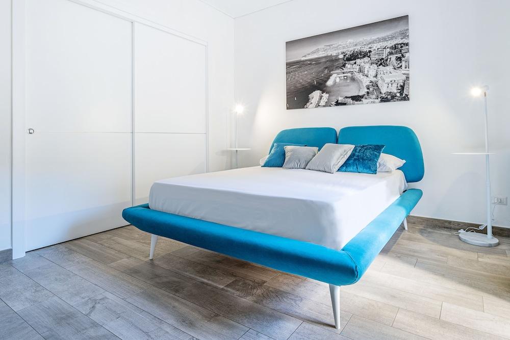 Modern Sorrento two bedroom Apartment with Terrace