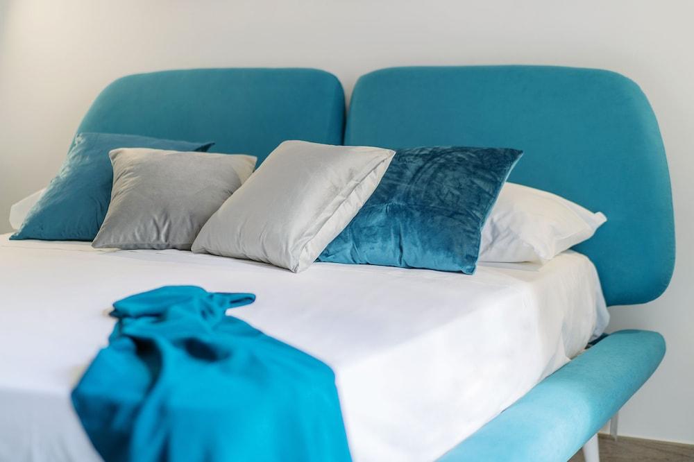 Modern Sorrento two bedroom Apartment with Terrace