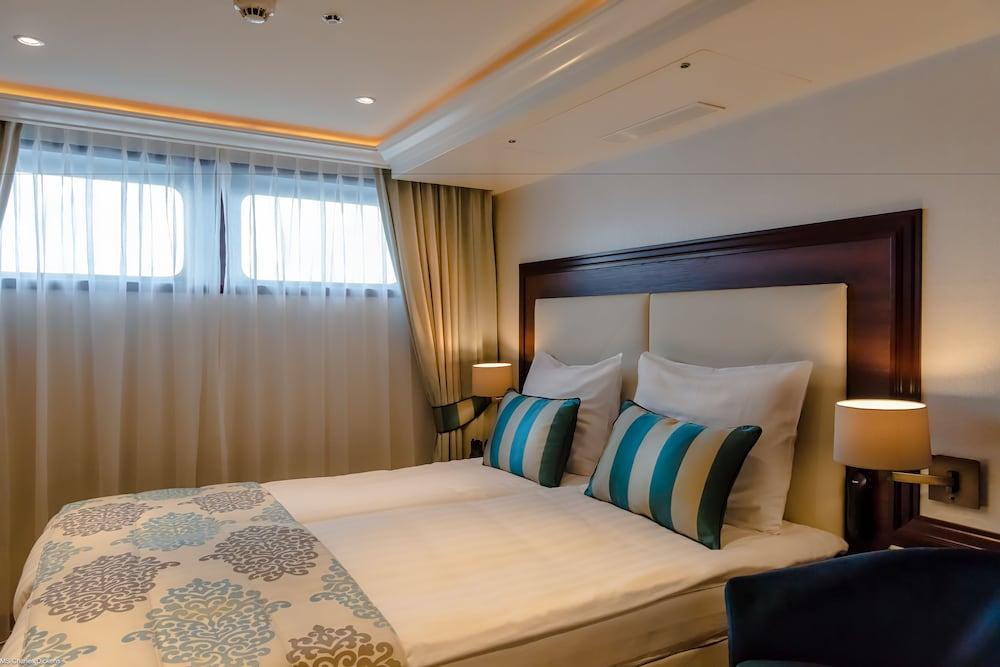 Select MS Charles Dickens - Neuss