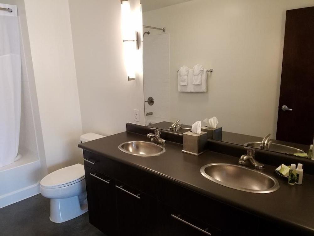 Oakwood at Amli on 2nd