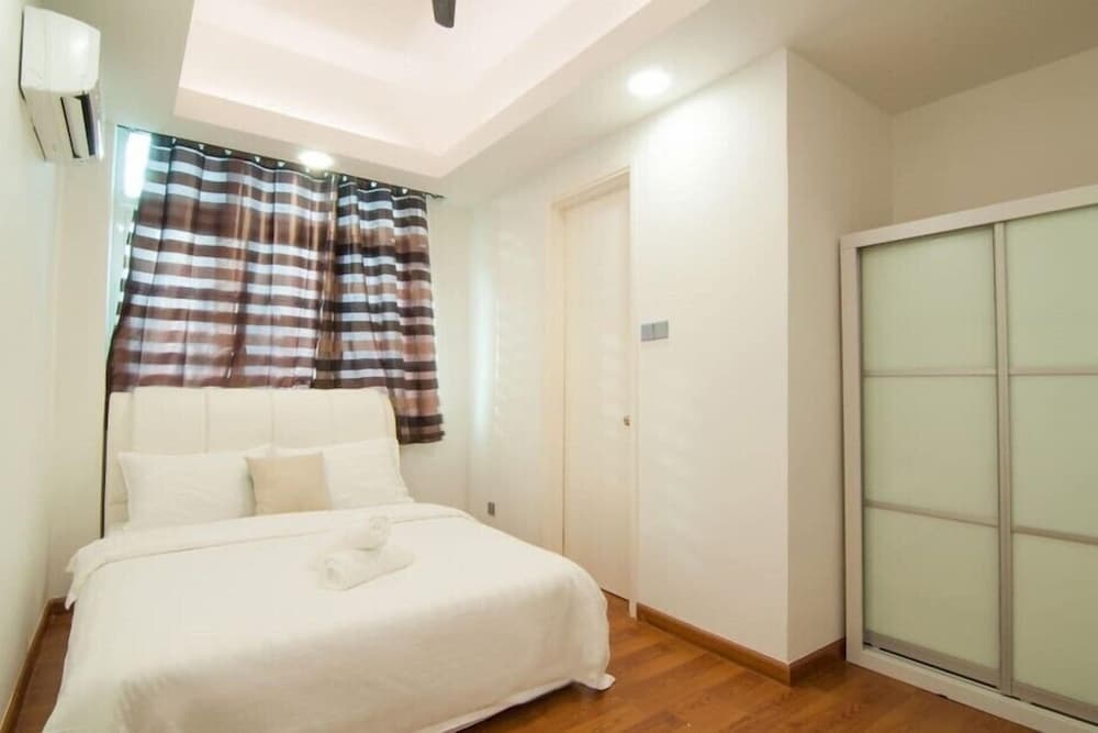 Sunset Seaview Vacation Condos at Crystal Condo