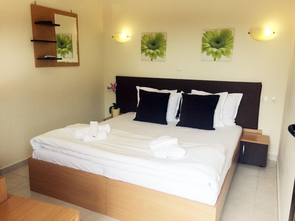 Posto Studios - Adults Only