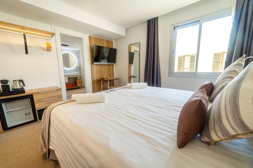 Hotel The Sky – Adults Only