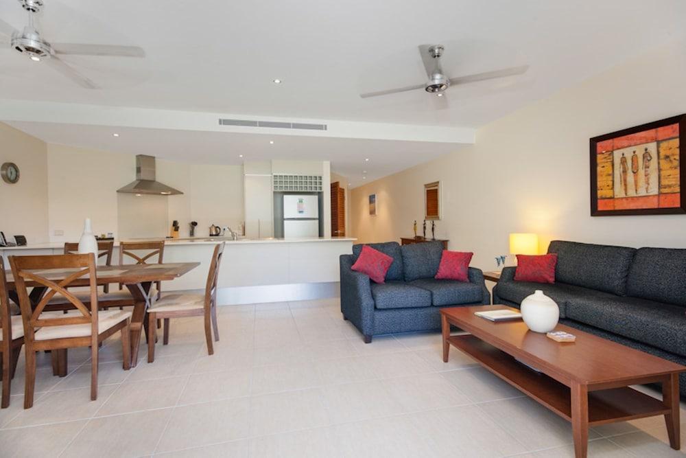 Peponi 2 - Beachfront Apartment