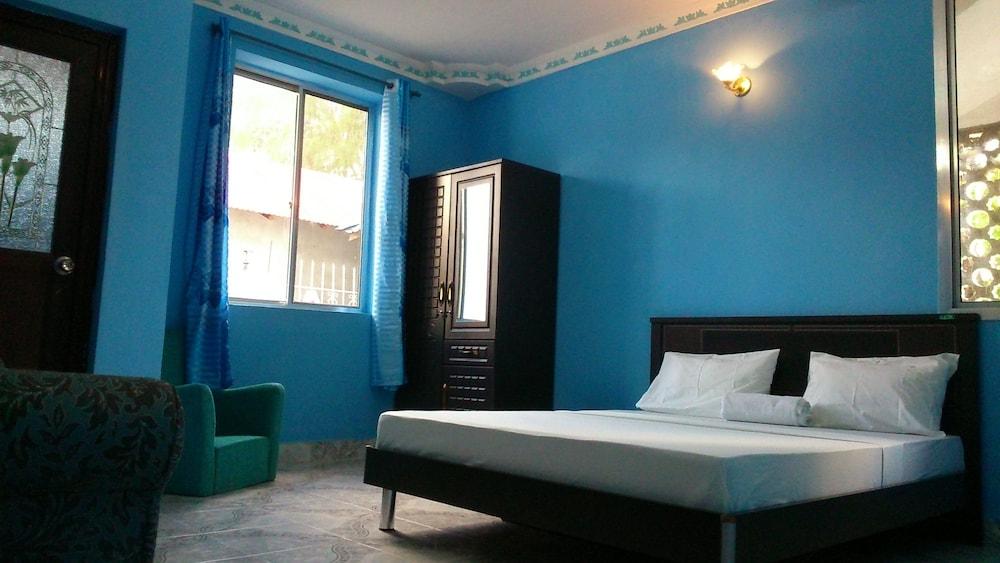 Uroa White House Inn