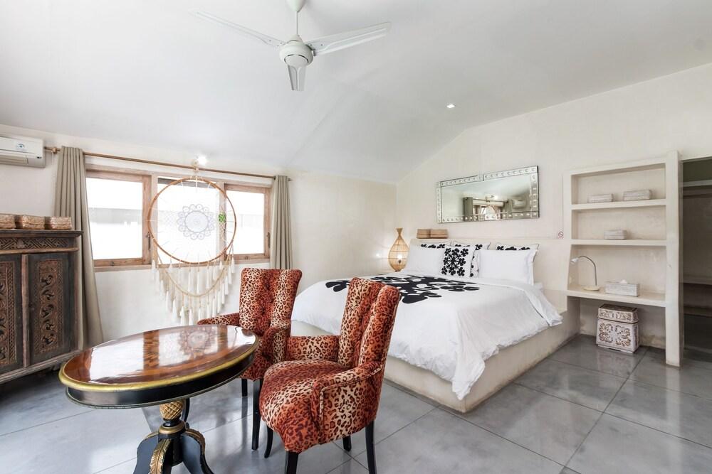 Villa Putih Seminyak