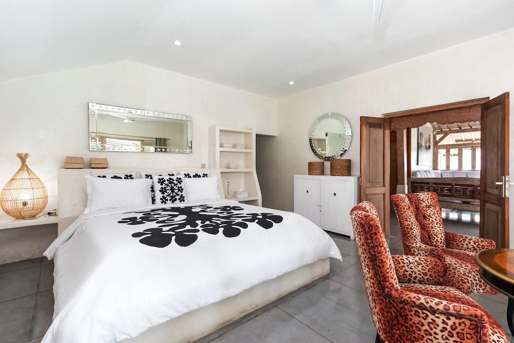 Villa Putih Seminyak